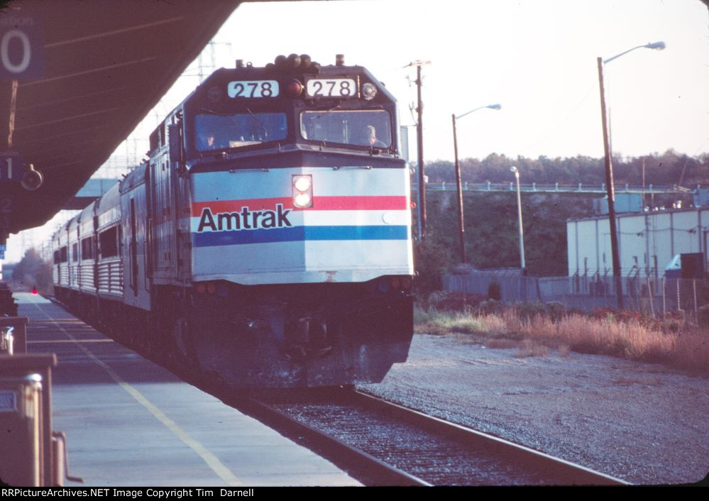 AMTK 278 brings in train 90
